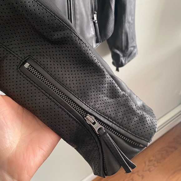 Leather jacket - Picture 4 of 6